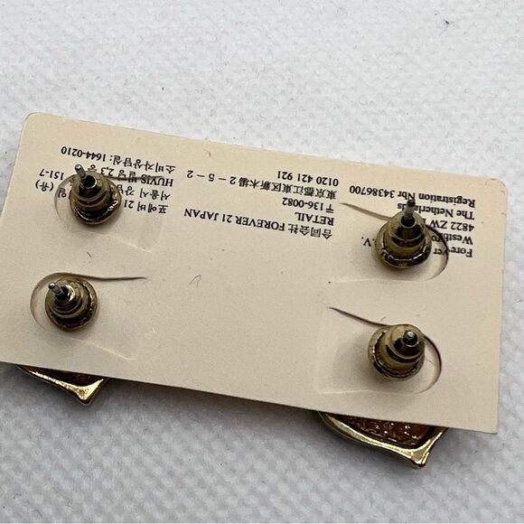 🍭4/$20 Stars and Stripes enamel heart post earring set - Picture 2 of 4